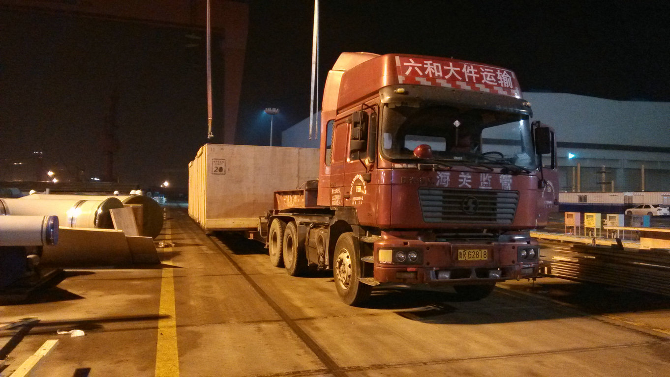 中海油超宽木箱运输
