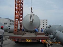 The big pressure container transportation